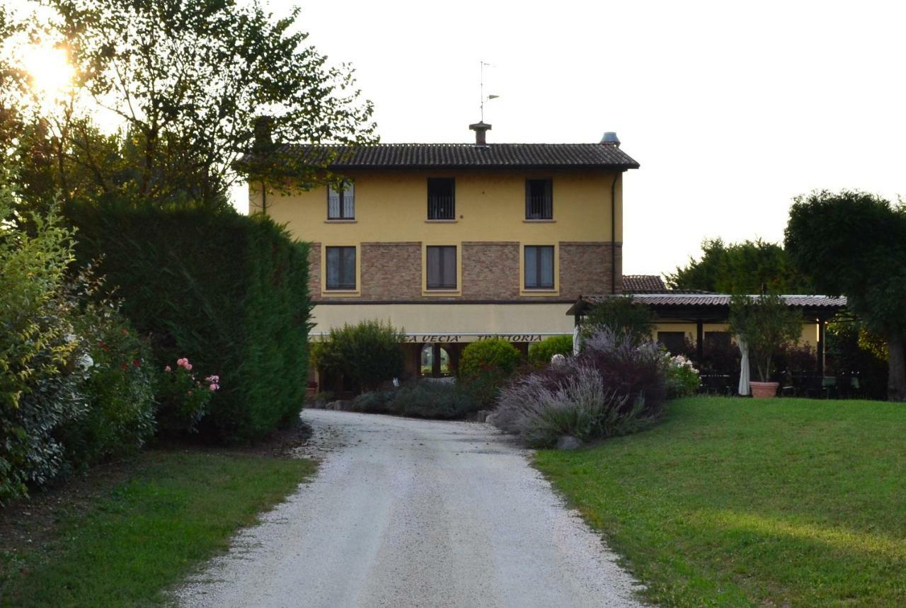 B&B La Ca Vecia Soragna Bagian luar foto
